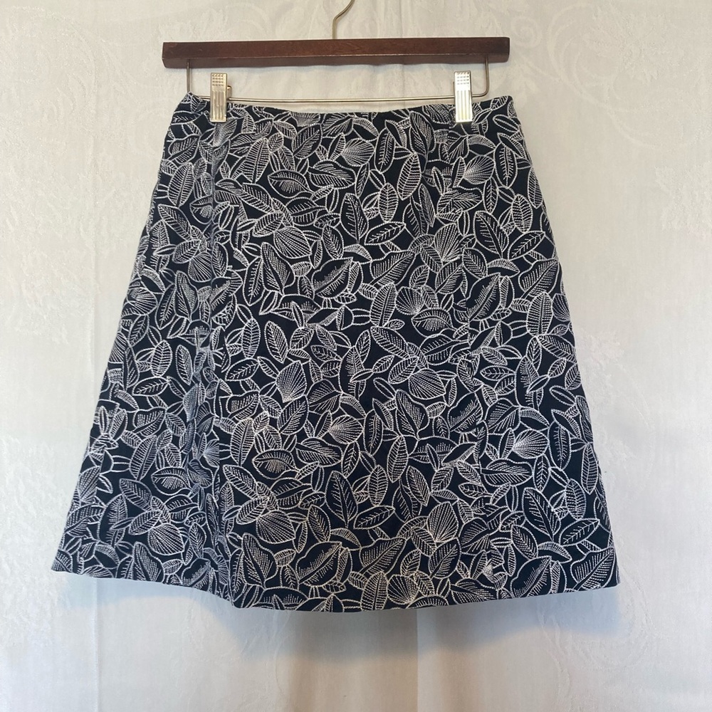 Talbots Size 6 Petite Black and White Floral Embroidered Cotton Skirt